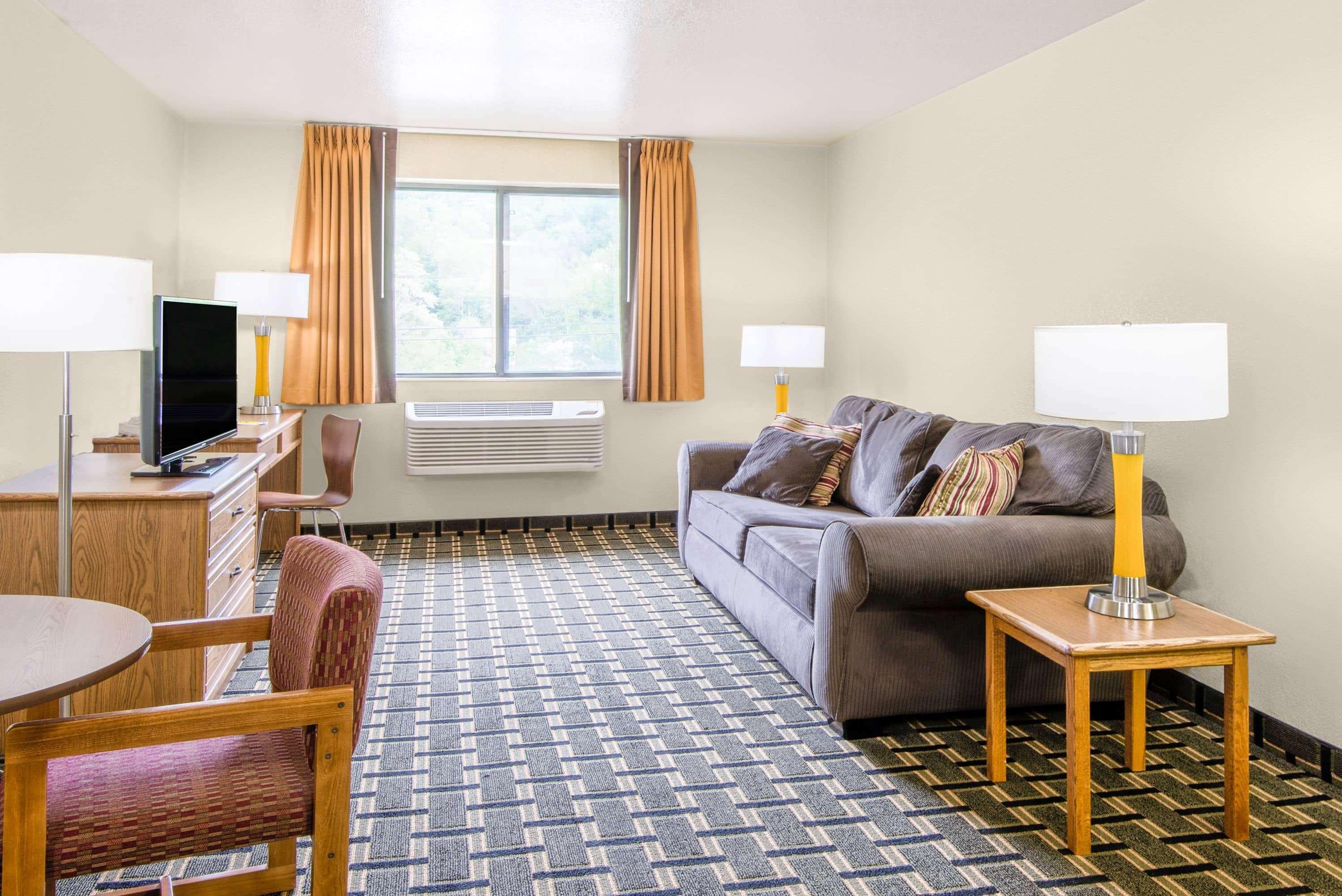 ซูเปอร์ 8 บาย วินด์แฮม วีลลิง Hotel วีลลิ่ง ภายนอก รูปภาพ