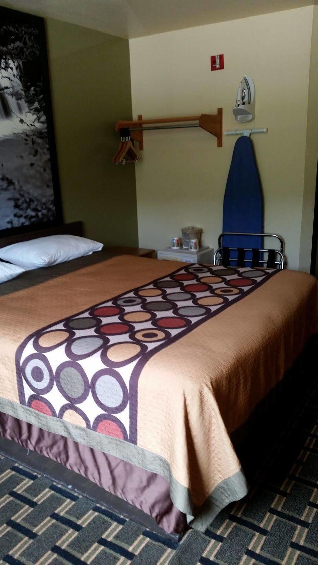 ซูเปอร์ 8 บาย วินด์แฮม วีลลิง Hotel วีลลิ่ง ภายนอก รูปภาพ